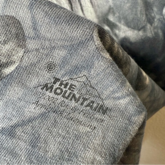 VINTAGE The Mountain Wolf Long Sleeve Unisex All Over Graphic Tee Sz M - Picture 6 of 9